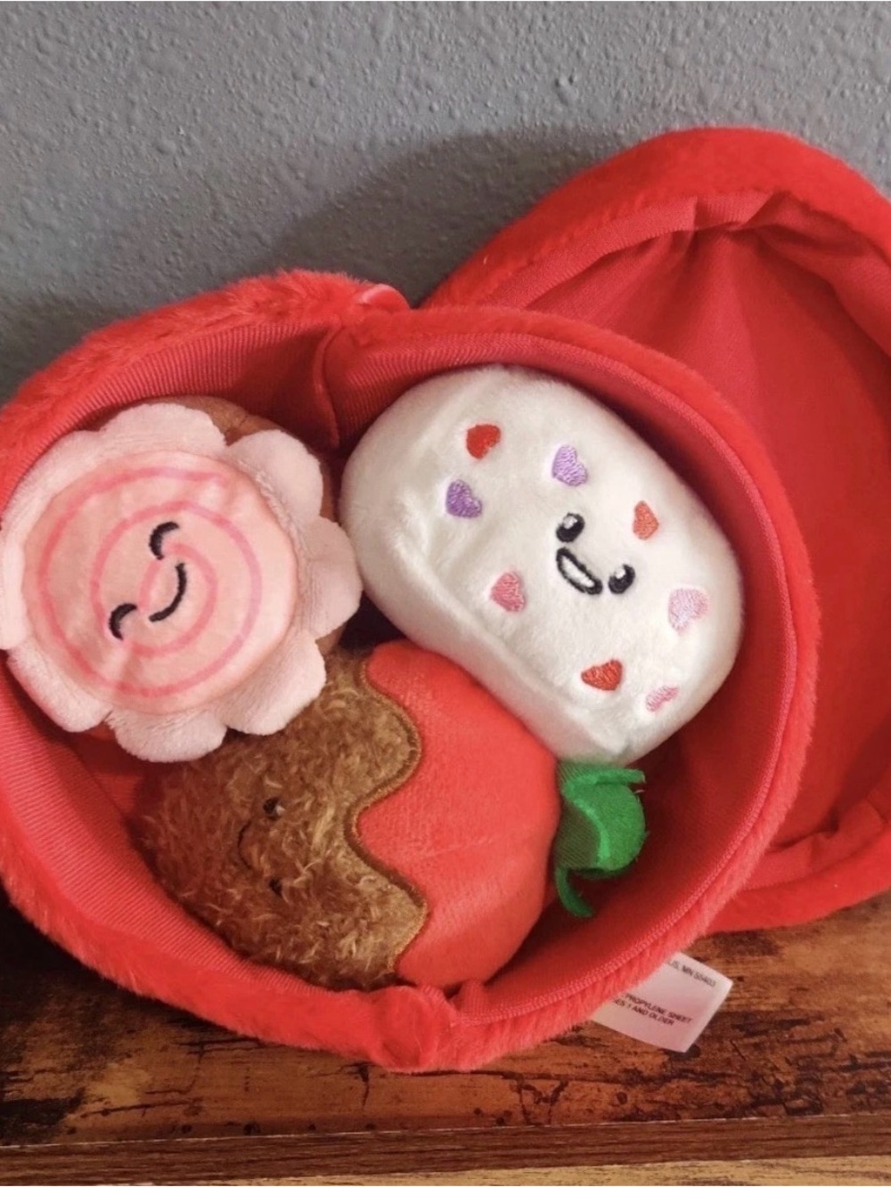 Valentine's Day Gigglescape Chocolate Box Plush Stuffed Candy Kids Toys NWT Soft
